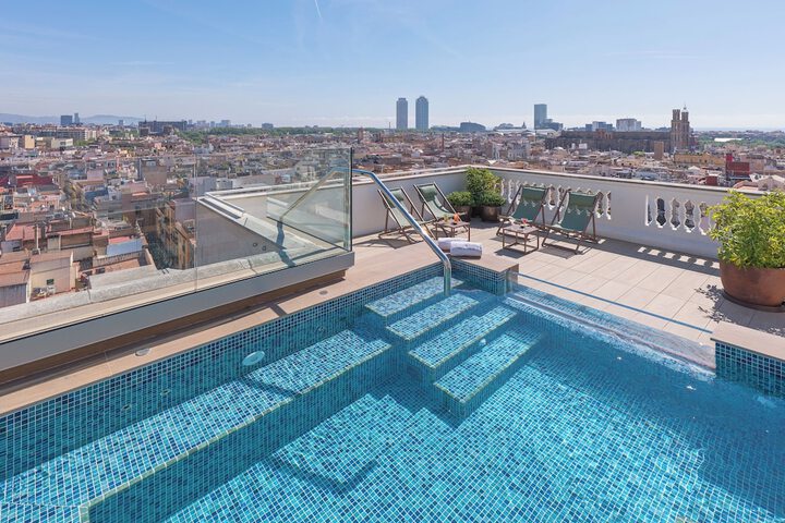 Hotel Pool