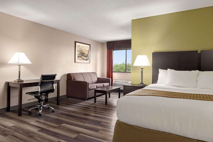 1 King Bed (13 of 14)