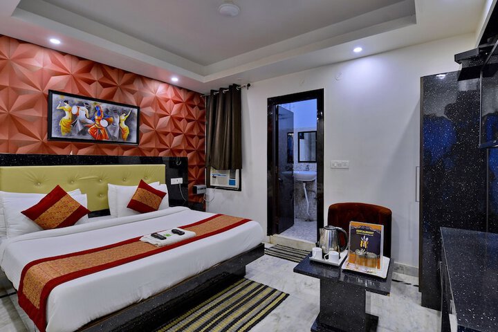 Room 26 of 102