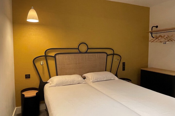 Room 3 of 34