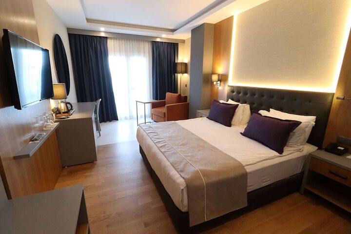 Room 6 of 71