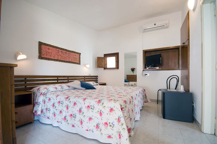Room 9 of 37