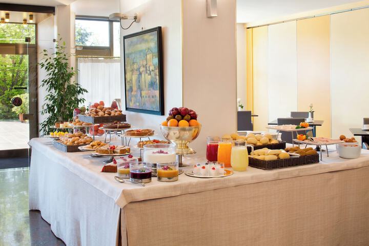 Breakfast/Coffee Service 26 of 44