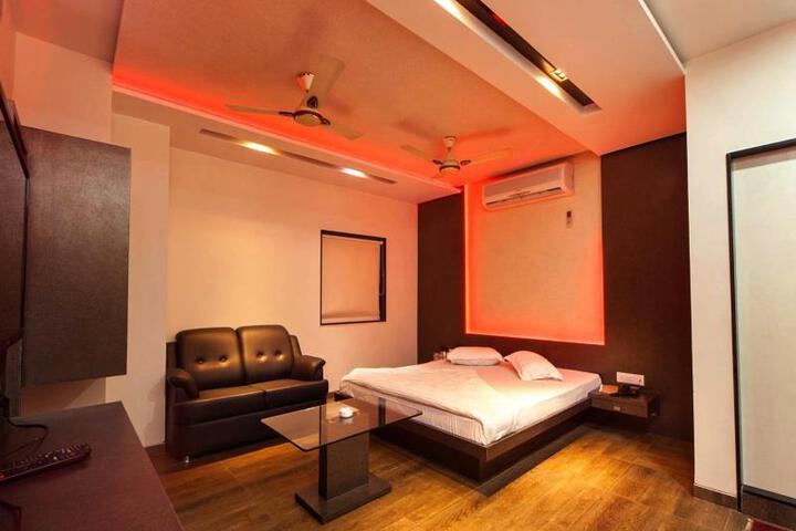 Room 4 of 5