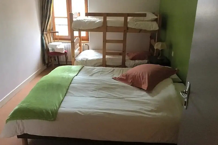 Room 4 of 18