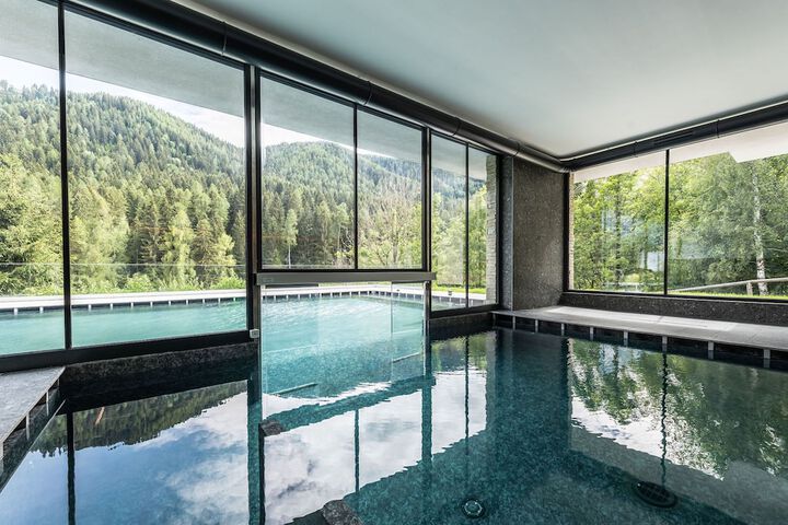 Hotel Pool