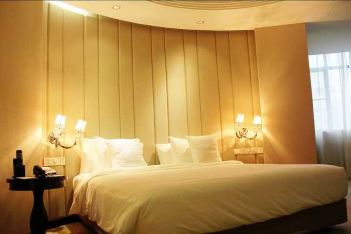 Hotel Entry