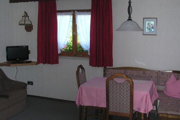 Room 4 of 11