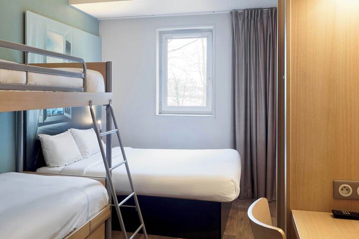 Room 13 of 29