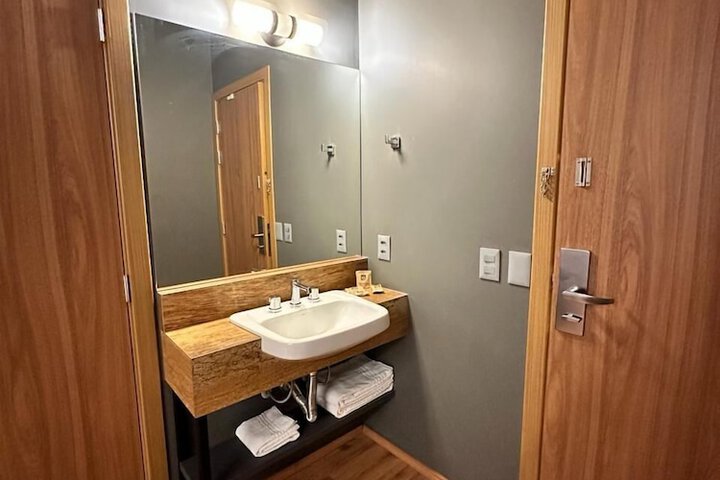 Room 8 of 25
