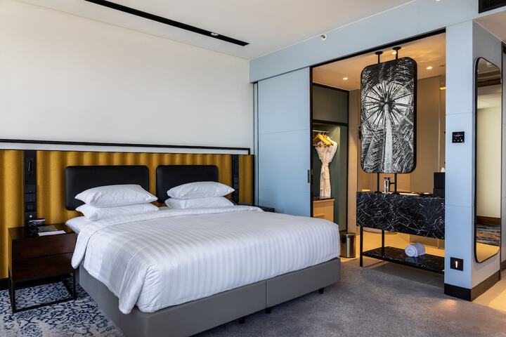 Room 15 of 95