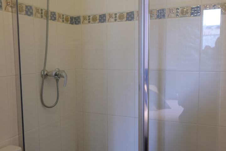 Room 25 of 34