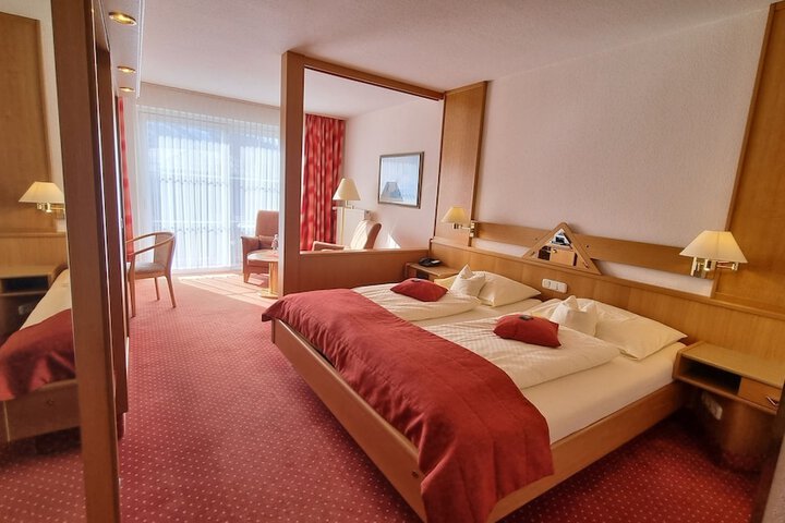 Room 3 of 44