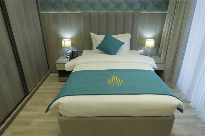 Room 13 of 42