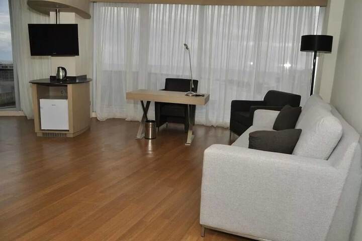 Room 12 of 20