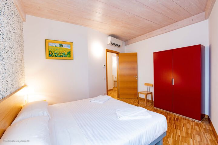 Room 33 of 161