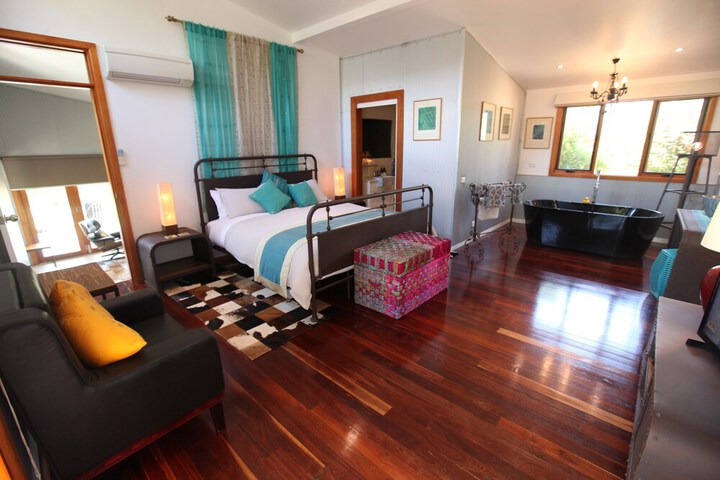 Room 2 of 63