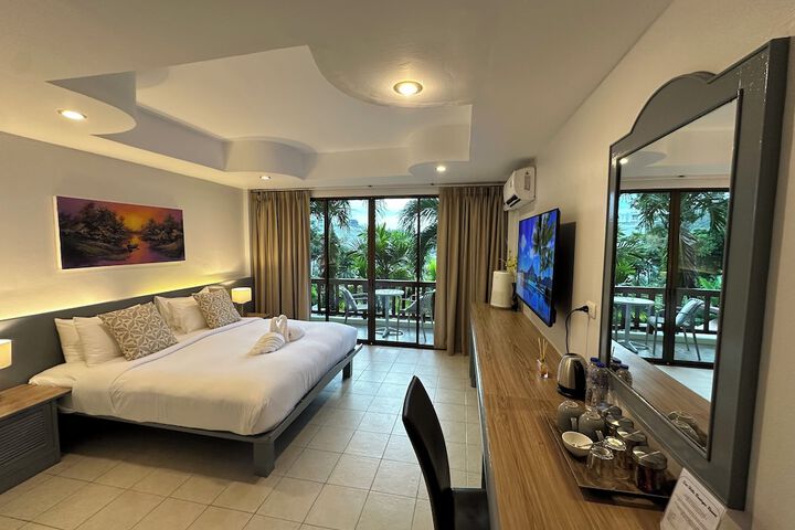 Room 8 of 32