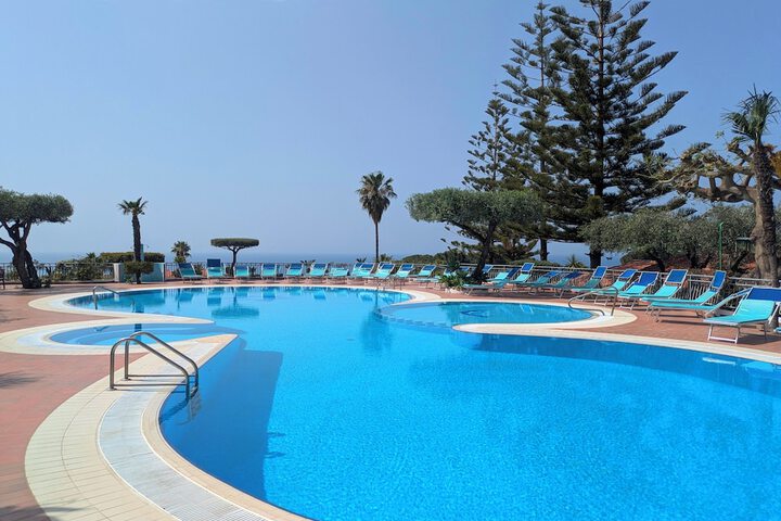 Pools & Facilities
