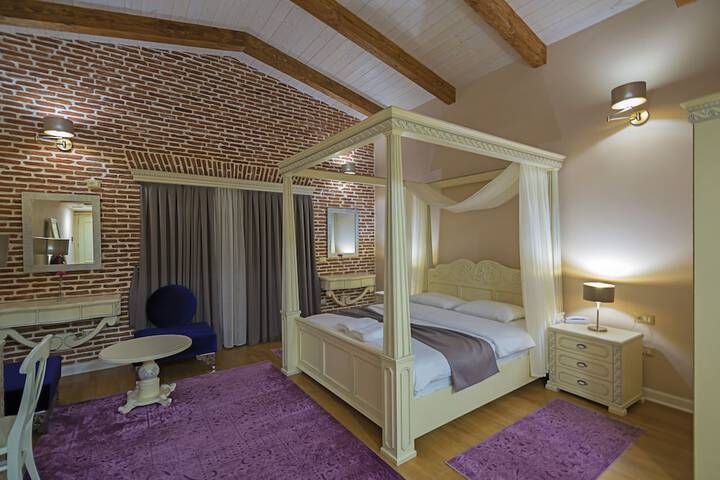 Room 5 of 47