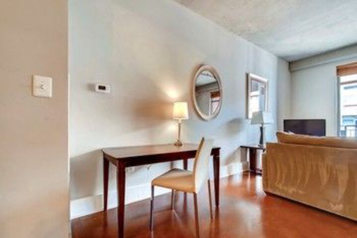 Room 8 of 16