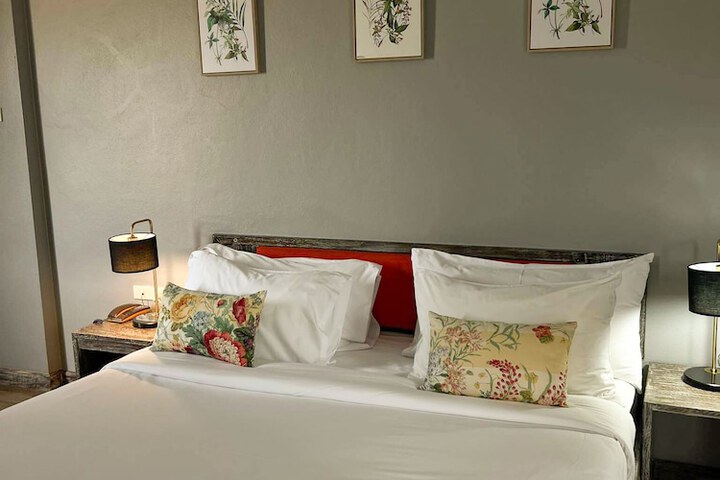 Room 34 of 150