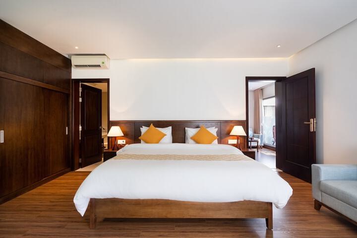 Room 33 of 149