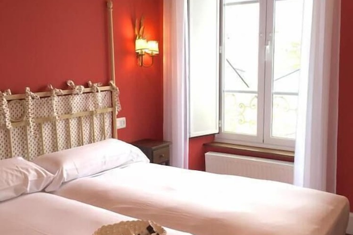 Room 2 of 9