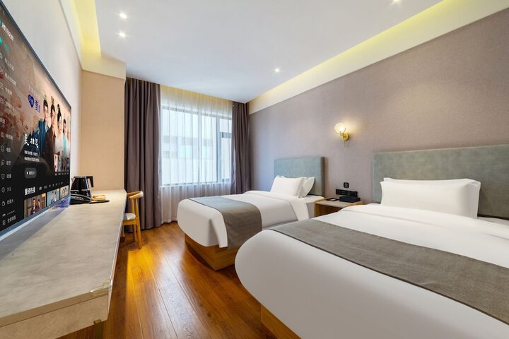 Room 15 of 48