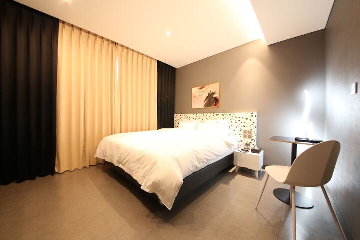 Room 5 of 117