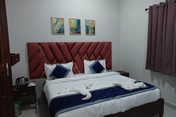 Room 2 of 6
