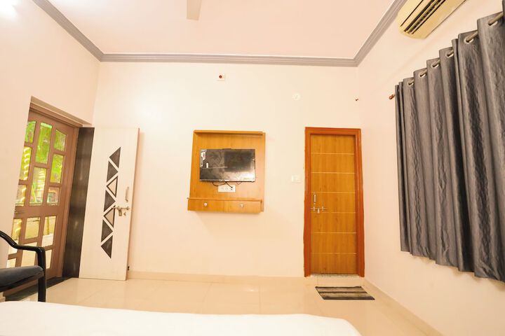 Room 3 of 25