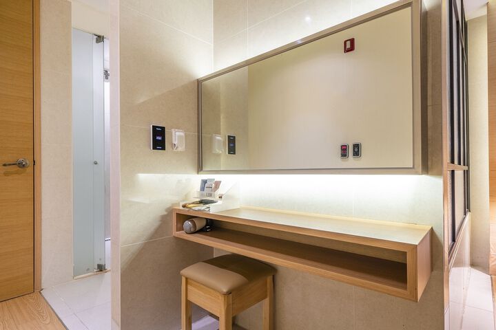 Room 9 of 21