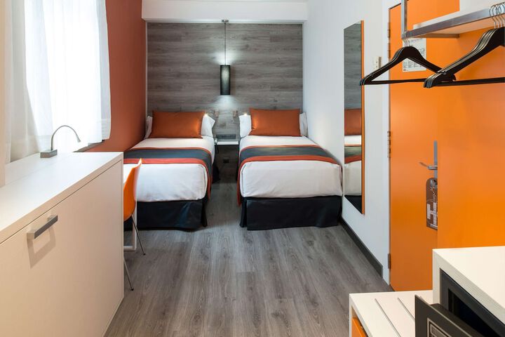 Room 16 of 50