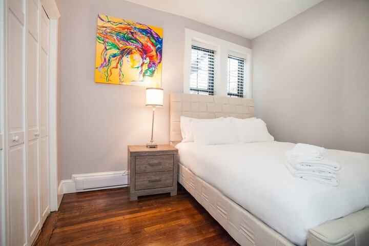Room 6 of 18