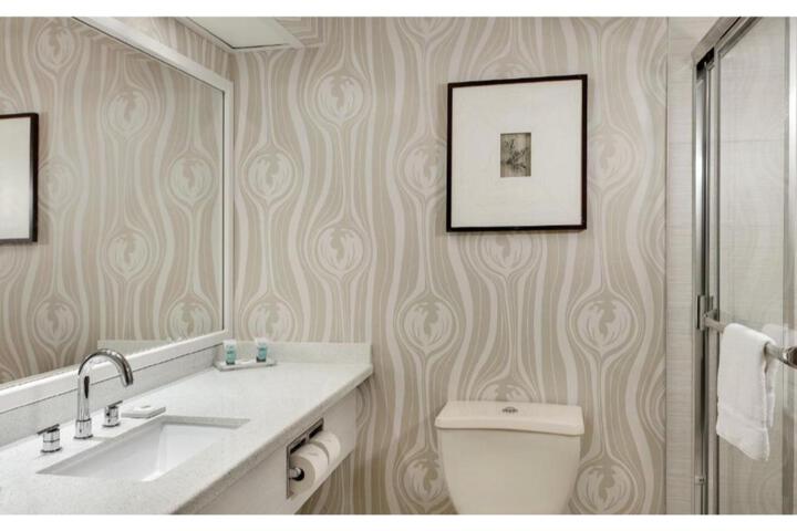 Standard Room, King or Two Doubles (5 of 8)