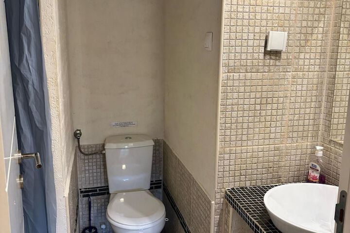 Room 11 of 19