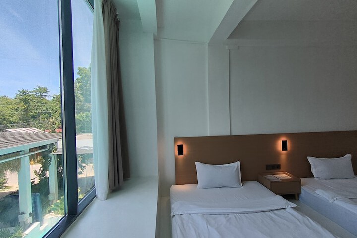 Room 8 of 27