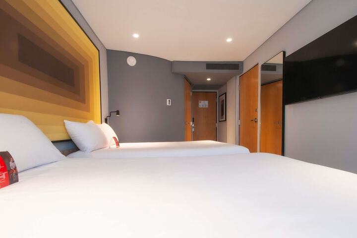 Room 6 of 61