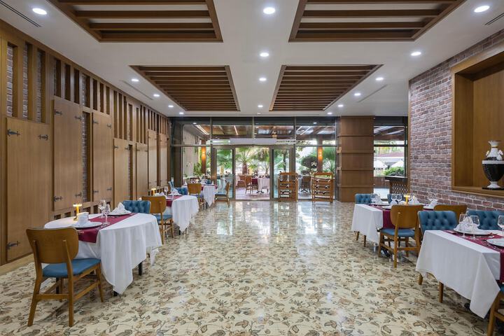 Dining 146 of 176