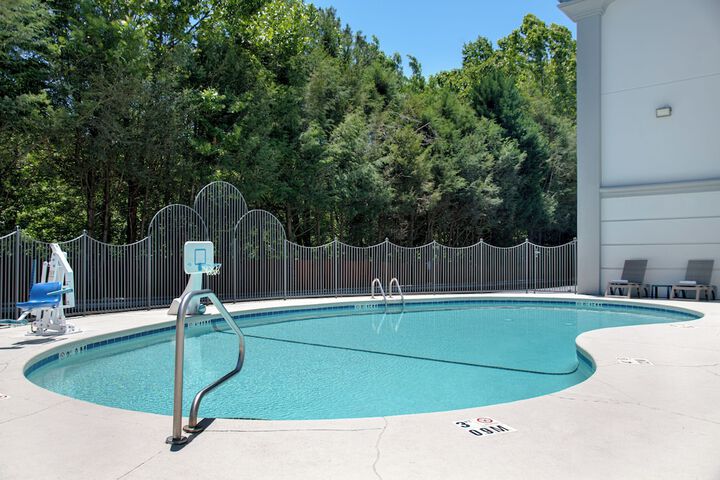Pool 26 of 40