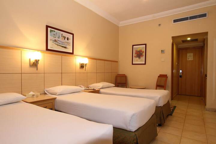 Room 5 of 13