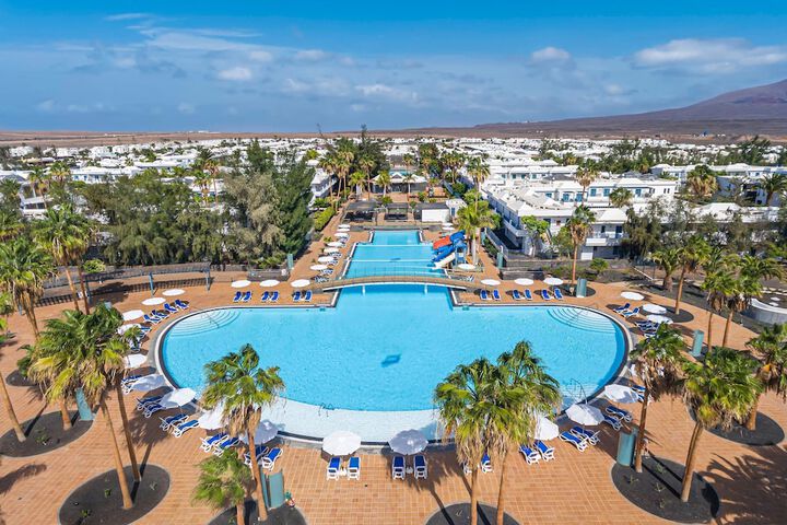Hotel Pool
