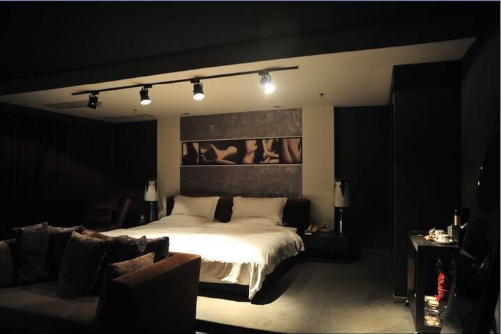 Room 5 of 25