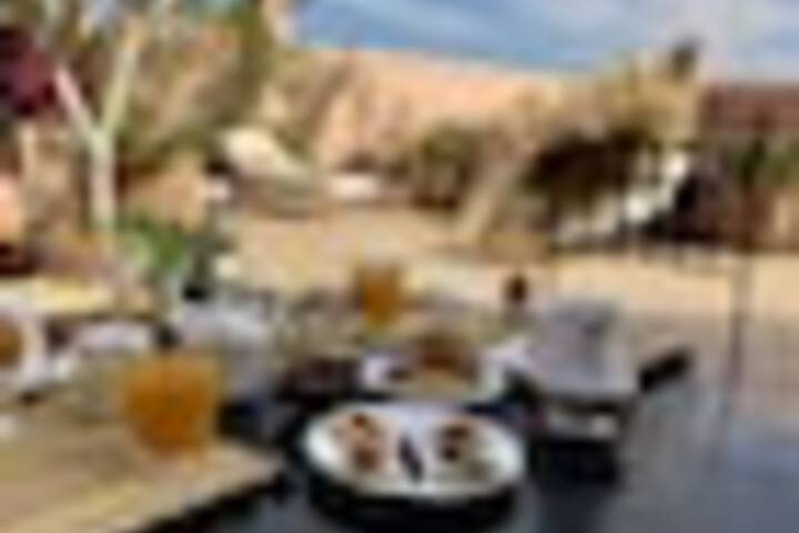 Breakfast/Coffee Service 218 of 435