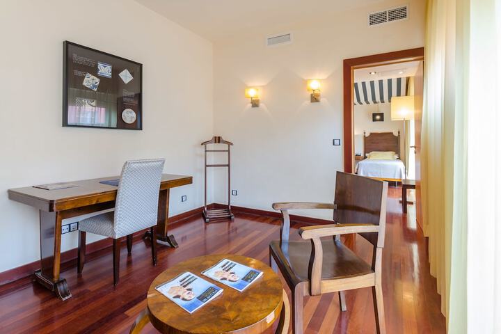Room 14 of 27