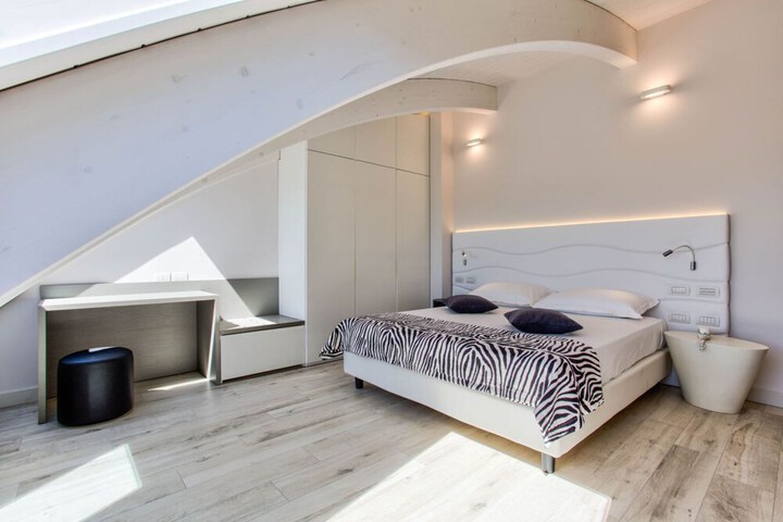 Room 18 of 146
