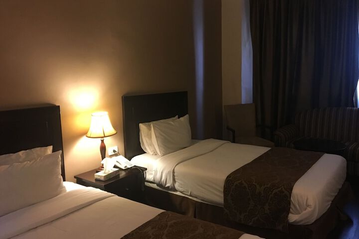Room 6 of 17