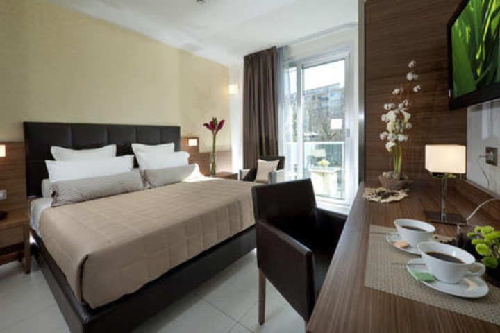 Room 6 of 48