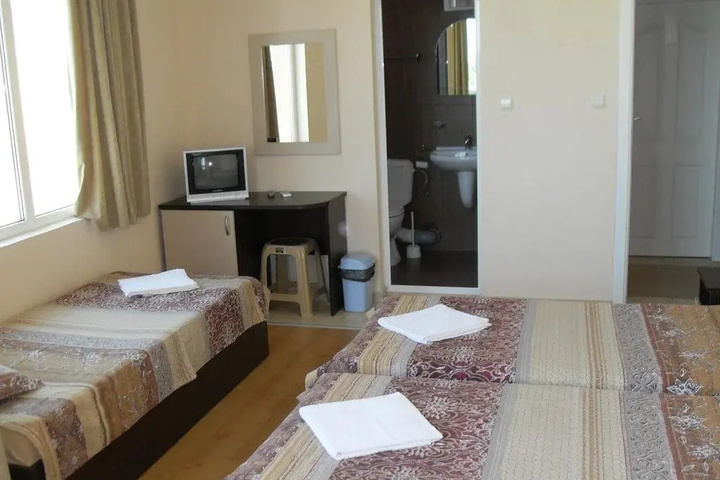 Room 3 of 7